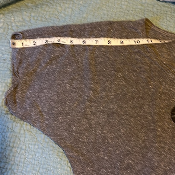 Oiselle Head Up Wings Out Tee - Picture 5 of 6